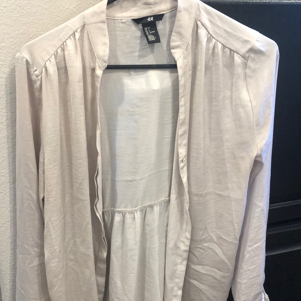 Off white/light tan top